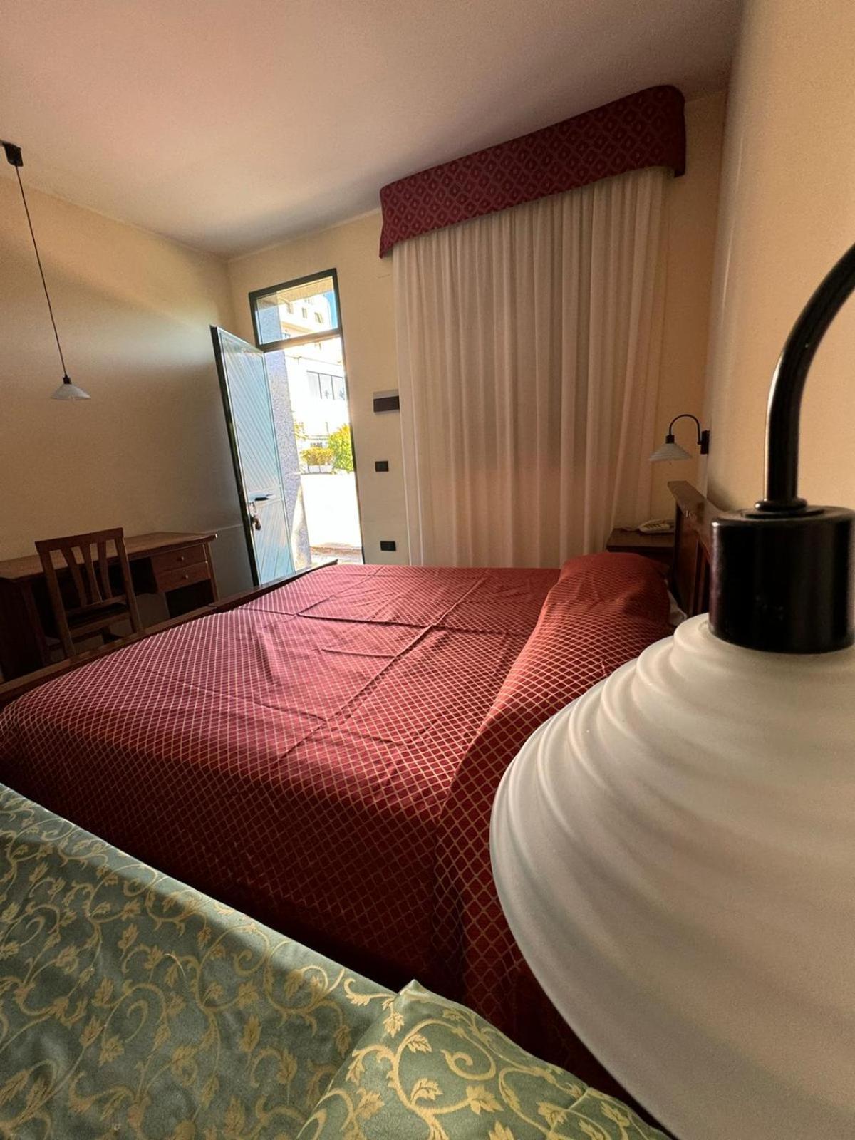 Hotel Arcobaleno Palmi Esterno foto