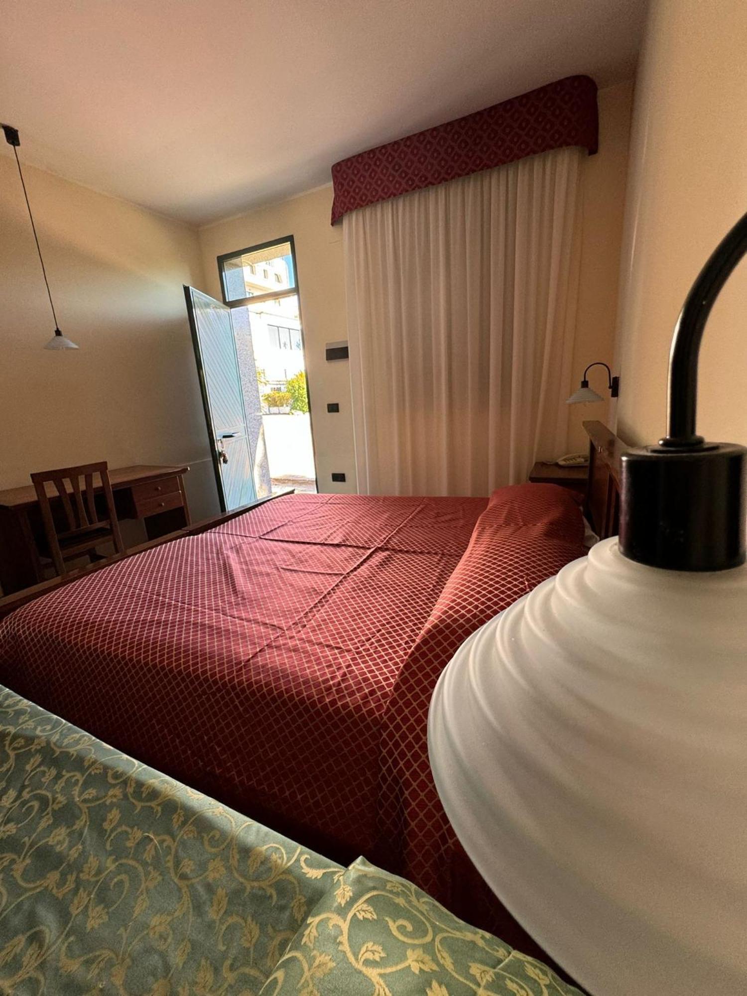 Hotel Arcobaleno Palmi Esterno foto